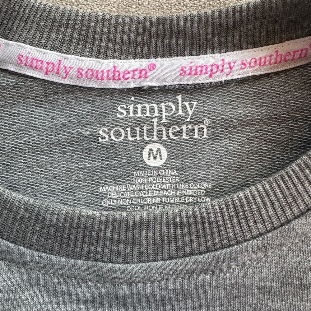 Simply Southern Be Kind Sweatshirt. Gray. Medium. NWT - Picture 6 of 10